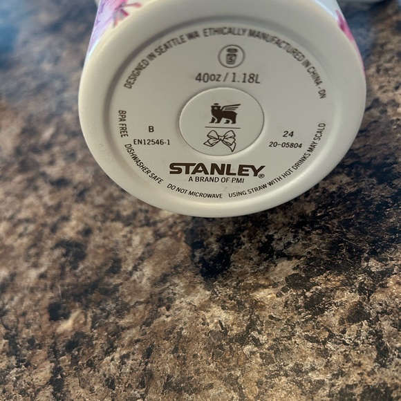 Stanley Love Shack Fancy 40 oz. Ribbon Rosa - Picture 3 of 4